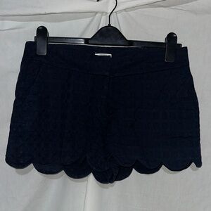 blue Crown & Ivy Shelby scalloped hem textured shorts size 6P